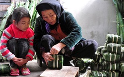 Nhớ thao thiết cái vẫy tay của mẹ, nước mắt rưng rưng của bà