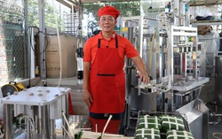 1 phút làm ra 1 chiếc bánh chưng với quy trình sản xuất khép kín bằng máy