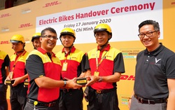 DHL Express sử dụng xe máy điện làm phương tiện giao hàng 