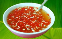 Nước chấm mang danh nước mắm vẫn xuất hiện hằng ngày trên mâm cơm gia đình