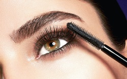 "Cây đũa thần" mascara với hành trình làm đẹp của phụ nữ từ cổ chí kim