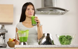 Pha chế 5 loại sinh tố giúp bạn ngăn cơn bốc hỏa vào ban đêm