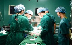 Đau cổ, khó nuốt, người phụ nữ đi khám thì phát hiện bị ung thư hiếm gặp