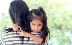 Con đã đầy tuổi nhưng bố không một lần hỏi han, chăm sóc