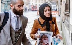 Tranh cãi khi tòa quyết định để bác sĩ ngừng hỗ trợ sự sống cho bé 4 tháng tuổi 