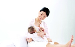Biện pháp chăm sóc con nhỏ nhiễm corona mà không bị lây

