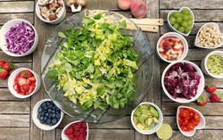 4 món salad rau củ quả trộn siêu nhanh tốt cho hệ tiêu hóa