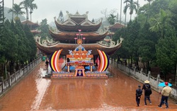 Chùa Hương vắng tanh giữa "mùa" dịch Corona