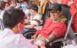 Tuấn Hưng đi hiến máu giữa dịch viêm phổi Corona