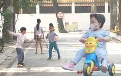 Nhịp sống lạc quan của 66 hộ dân bị cách ly tại phố Trúc Bạch