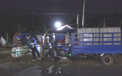 Phụ nữ Tiền Giang trắng đêm cứu sầu riêng trong cơn hạn mặn