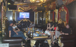 Bất chấp lệnh cấm, quán karaoke vẫn điều nhân viên nữ tiếp khách