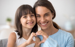 7 cách thú vị cha mẹ dạy trẻ về lòng tốt