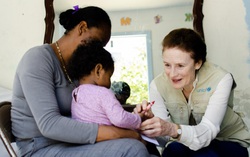 Tiêm chủng cho trẻ em bị gián đoạn do đại dịch Covid-19