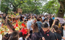 Thủ tướng nhắc nhở UBND quận Tây Hồ vì để người dân   tập trung đông đi lễ Phủ