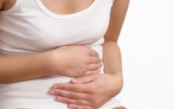 Người phụ nữ mang khối u buồng trứng to như trẻ sơ sinh