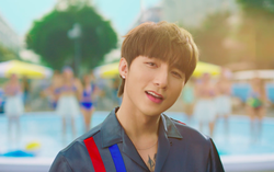 Sơn Tùng M-TP trở lại với hình ảnh mới bên dàn mỹ nhân 