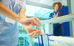 Phụ nữ thu nhập thấp ở Anh có nguy cơ nhiễm Covid-19 cao