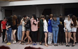 Đột kích quán karaoke, phát hiện 30 nam nữ dương tính với ma túy