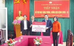 Cán bộ Agribank quyên góp ủng hộ nhân dân tỉnh Vĩnh Phúc 800 triệu đồng phòng chống dịch Covid-19