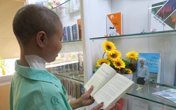 Khu sinh hoạt với những cuốn sách "Hạt giống tâm hồn" dành cho bệnh nhân ung thư 