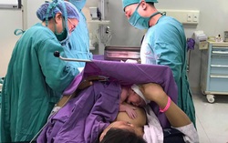 Kịp thời mổ cứu bà bầu 39 tuần bị sa dây rau 