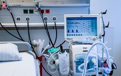 Nhường máy thở cho bệnh nhân trẻ, cụ bà 90 tuổi ở Bỉ qua đời 