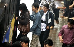 Cái tay nắm trên xe buýt