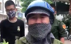 Người phụ nữ bán rau gào khóc khi bị thu hàng: "Cô ơi đừng lấy của cháu, nhà cháu không có tiền"
