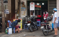 TPHCM: Nơi đông đúc, nơi vẫn đóng cửa hàng chờ quy định mới 