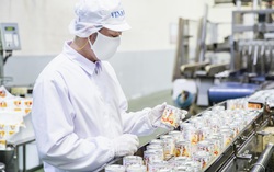 Ngành sữa đón tin vui giữa đại dịch: Vinamilk xuất lô sữa đặc đầu tiên sang Trung Quốc