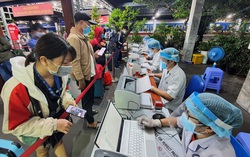 TPHCM ngưng lấy mẫu xét nghiệm sàng lọc Covid-19 tại sân bay, nhà ga