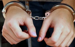 Khởi tố vụ án, khởi tố bị can vụ bé gái 14 tuổi bị thợ sơn đưa vào khách sạn