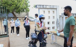 Các tỉnh phía Nam chủ yếu cho học sinh lớp 9 và 12 quay lại trường học