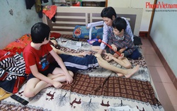 Mẹ nghèo bán nhà vẫn không đủ tiền chữa bệnh cho con: "Con kêu đau chỉ biết khóc"