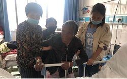 Bà cụ sống sót thần kỳ sau khi bị con trai ruột chôn sống