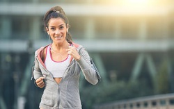 Áo ngực thể thao giúp phụ nữ chạy bộ hiệu quả trong mùa dịch