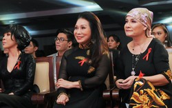NSND Bạch Tuyết cùng giới nghệ sĩ Sài Gòn ủng hộ 'Dải băng đỏ 2018'