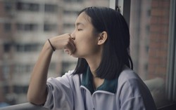 Chồng bối rối khi thấy vợ hay ngồi thừ bên ảnh người yêu cũ