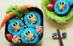 Trổ tài làm sushi Doraemon