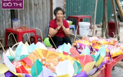 Rằm tháng 7: Hà Nội mù mịt hóa vàng mã, Sài Gòn chen nhau lễ chùa