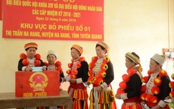 Phụ nữ cả nước tích cực thực hiện quyền bầu cử