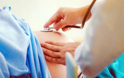 Phát hiện bị ung thư khi đang mang thai, chị em nên làm gì? 