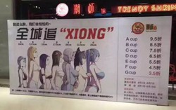 Nhà hàng khuyến mại "ngực càng to càng giảm giá" gây bức xúc
