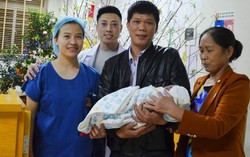 Đón 'heo vàng' đúng thời khắc giao thừa sau 11 năm hiếm muộn
