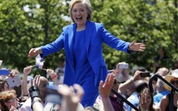 Clinton, Trump cùng về New York để chuẩn bị mừng chiến thắng