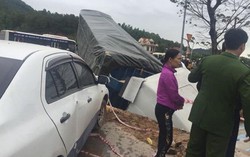 Mẹ phản xạ nhanh lẹ cứu con nhỏ thoát khỏi vụ tai nạn kinh hoàng