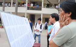 Phụ huynh 'lo sốt vó' con trượt lớp 10 trường công