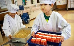 Con trai lớp 9 phạm lỗi bị mẹ phạt không cho đến lớp, đi làm công nhân 1 tuần