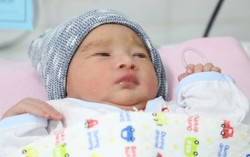 Cứu bé sơ sinh suy thai cấp do dây rốn bám màng